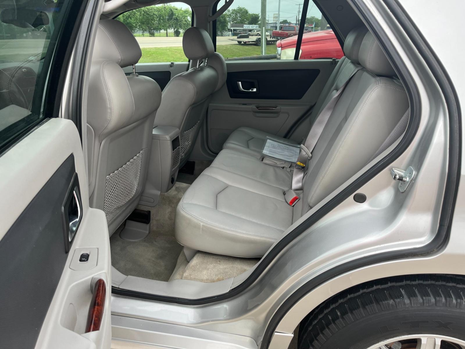 2004 SILVER /gray Cadillac SRX V6 (1GYDE637040) with an 3.6L V6 DOHC 24V engine, 5-Speed Automatic Overdrive transmission, located at 14700 Tomball Parkway 249, Houston, TX, 77086, (281) 444-2200, 29.928619, -95.504074 - Photo #9